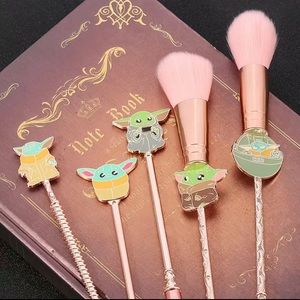 5pc Baby Yoda Makeup brush set